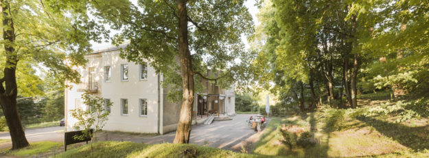 camping place in vilnius old town near Uzupis trees summer 