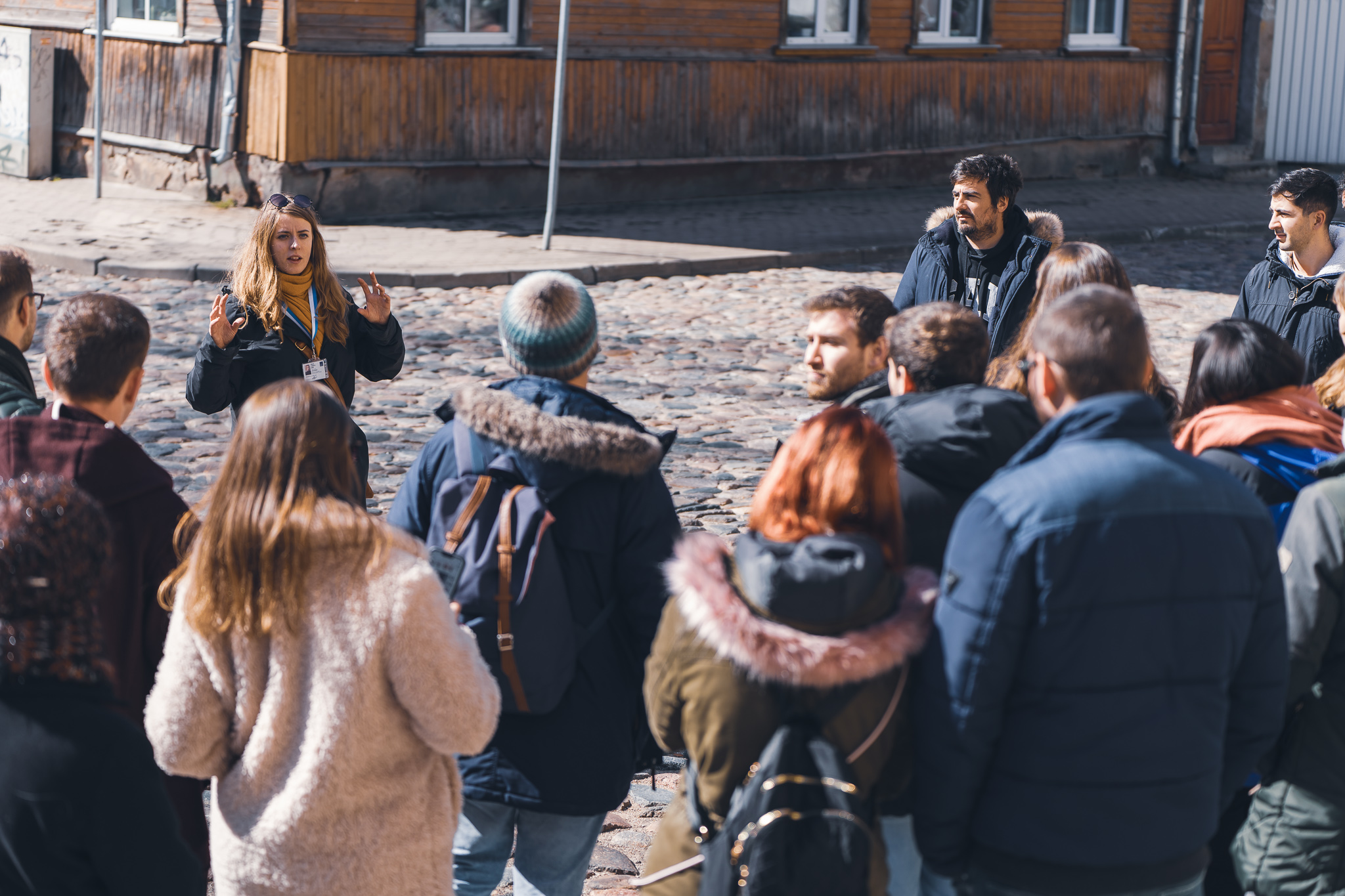 tour guide in Riga explaining history 