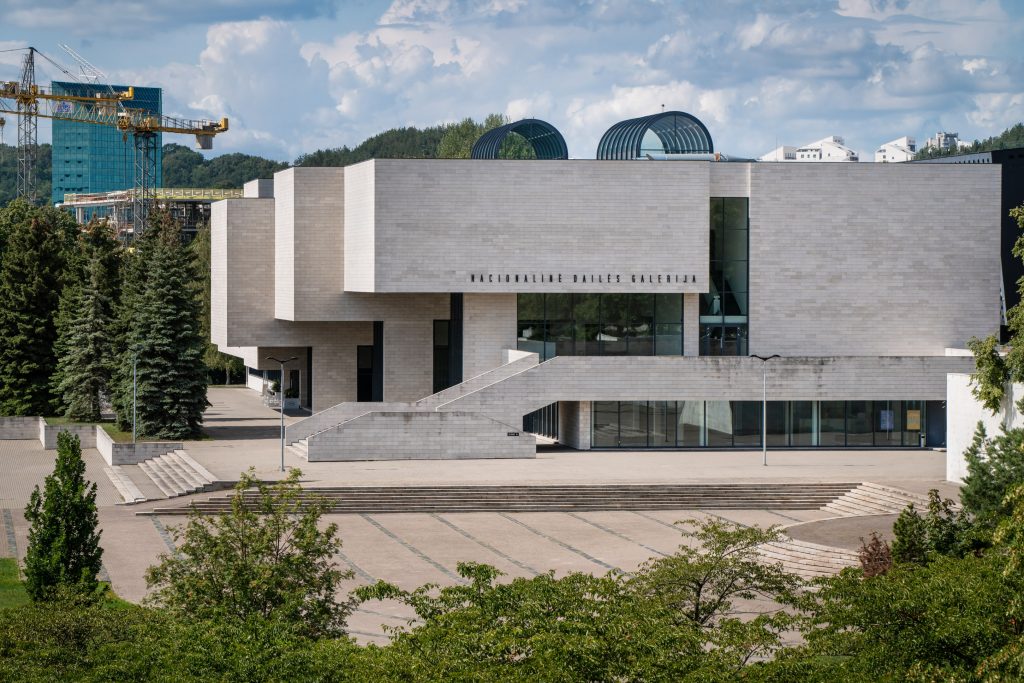 The National Gallery of Art is located in building which on itself is an example of modernist architecture, with simple and elegant design that enhances the visit